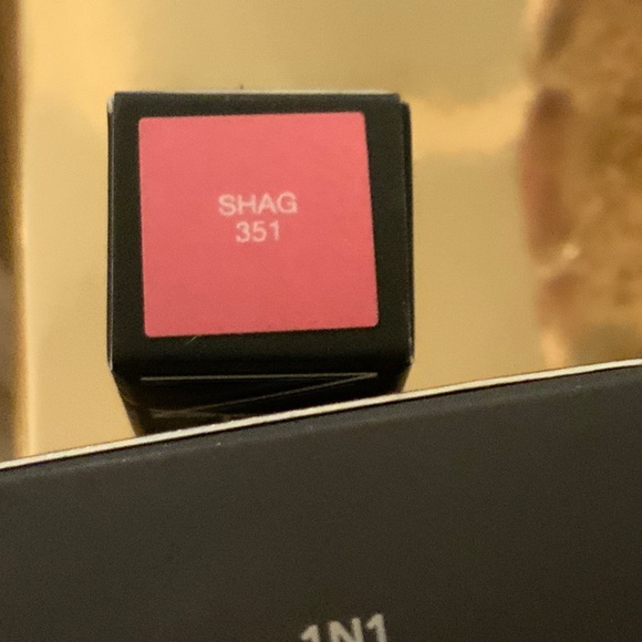 Laura Mercier Flawless Lumière Radiance-Perfecting Foundation - color 1N1 complr - Picture 2 of 3